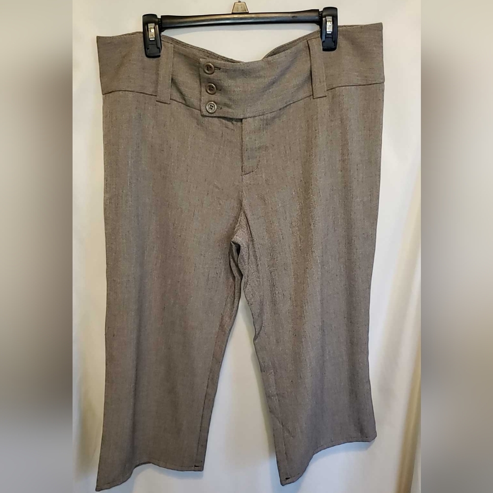 ALLOY Women's Gray Capris